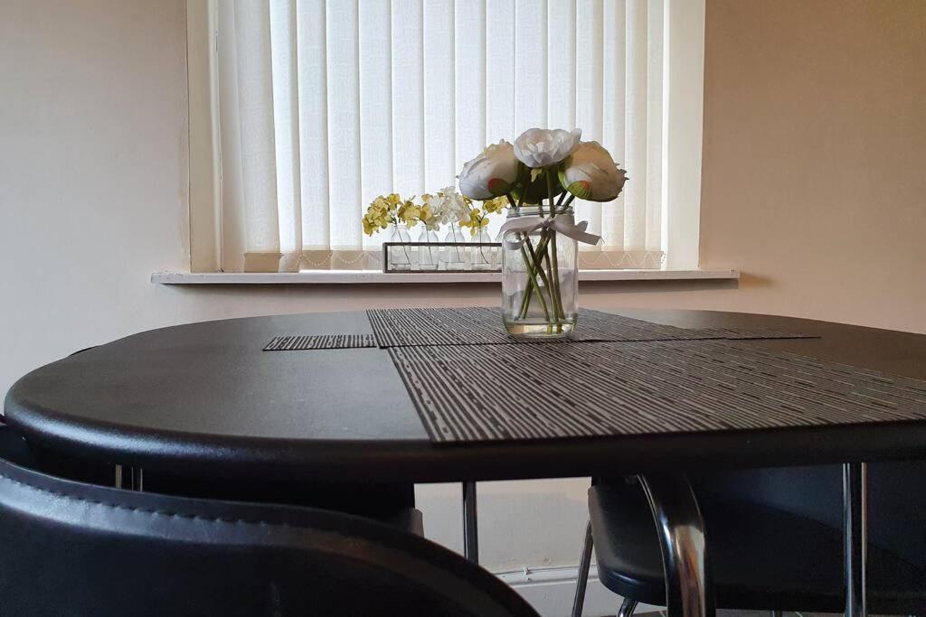 Pomfret House, 3 Bedrooms, Burnley Central, Contractors And Groups First Choice, Free Parking Exterior photo