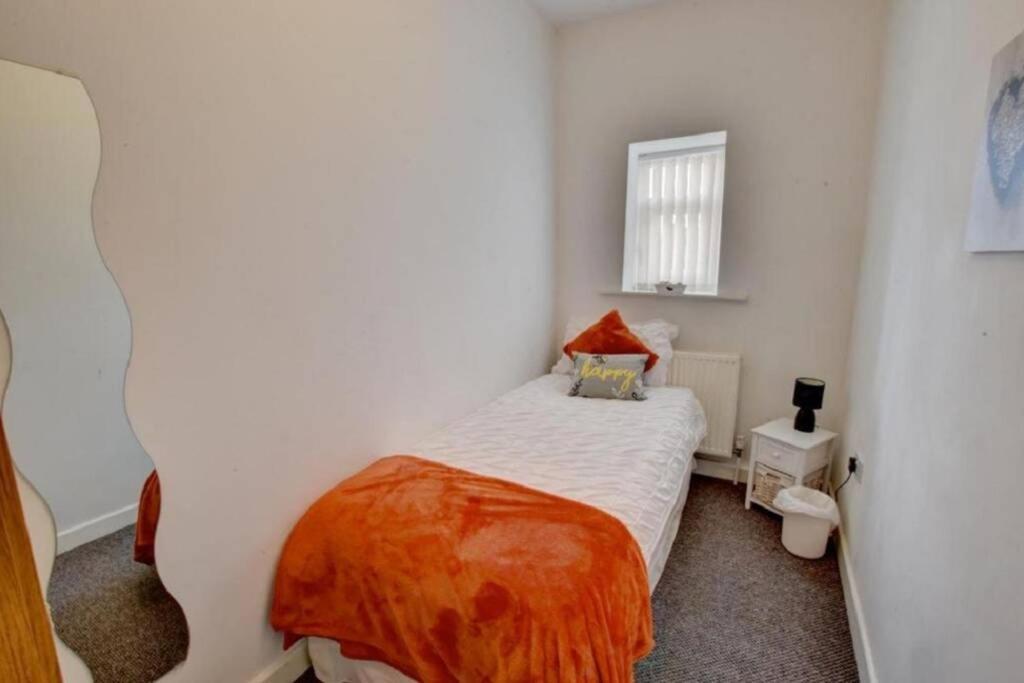 Pomfret House, 3 Bedrooms, Burnley Central, Contractors And Groups First Choice, Free Parking Exterior photo