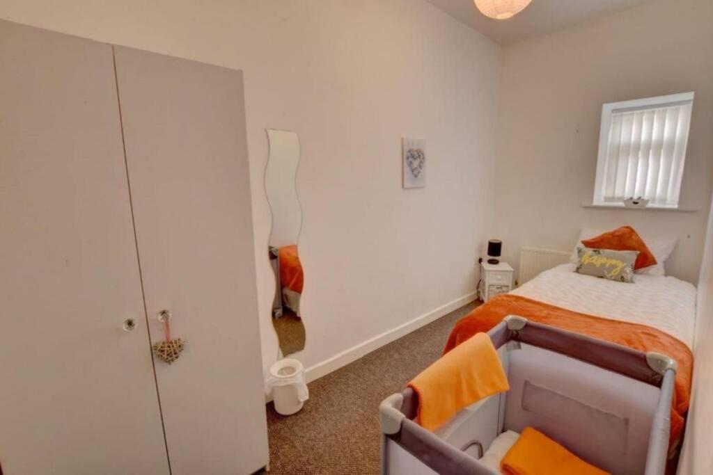 Pomfret House, 3 Bedrooms, Burnley Central, Contractors And Groups First Choice, Free Parking Exterior photo
