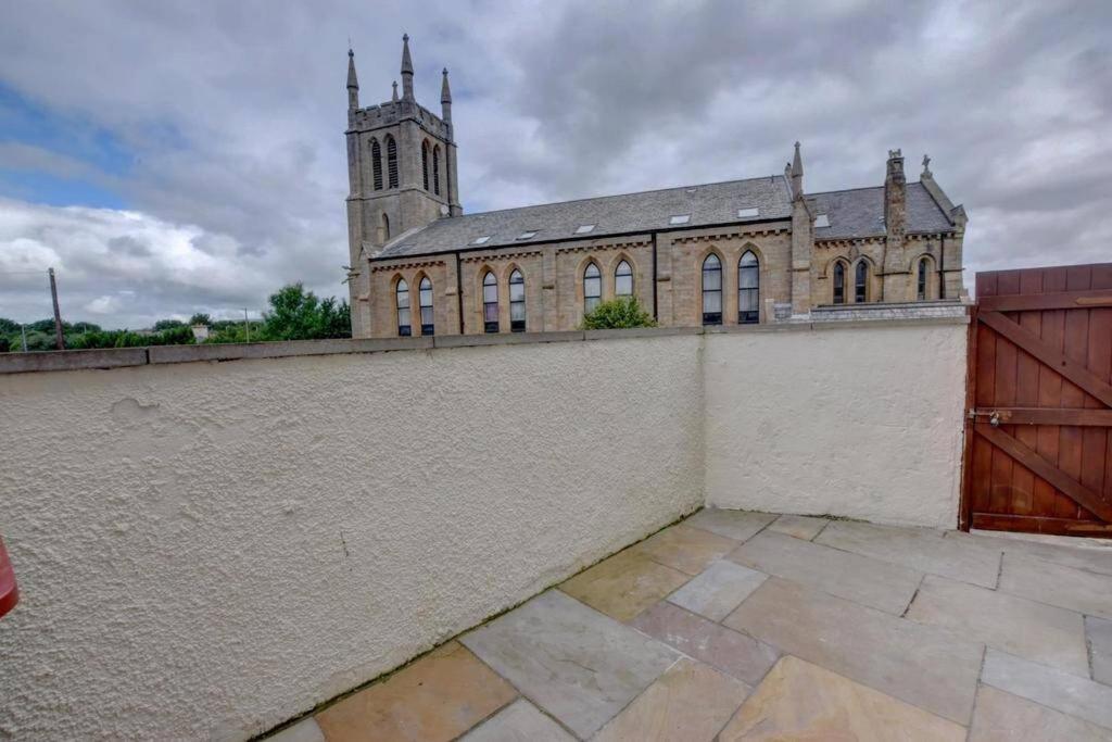 Pomfret House, 3 Bedrooms, Burnley Central, Contractors And Groups First Choice, Free Parking Exterior photo