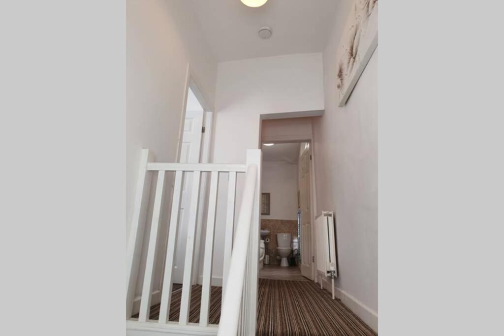 Pomfret House, 3 Bedrooms, Burnley Central, Contractors And Groups First Choice, Free Parking Exterior photo