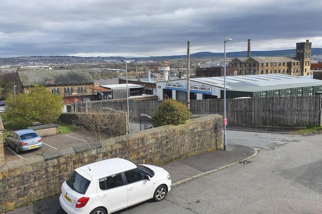 Pomfret House, 3 Bedrooms, Burnley Central, Contractors And Groups First Choice, Free Parking Exterior photo